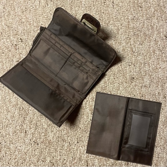 Women’s Brown Textured Wallet - Picture 4 of 5